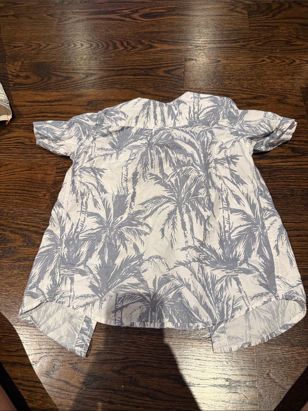 Boys palmTree Poplin Button Up Shirt - Gray size 5T - Picture 3 of 3